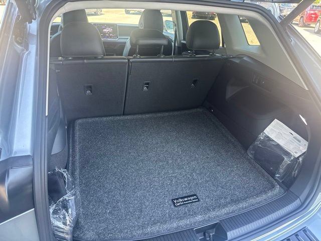 Used 2025 Volkswagen Tiguan SE AWD/4WD image 14