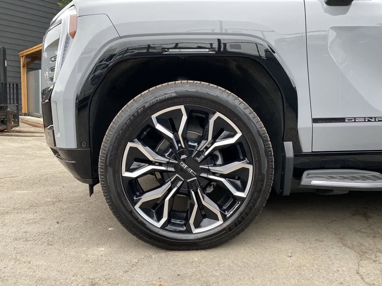 Used 2024 GMC Sierra EV Denali AWD/4WD image 11