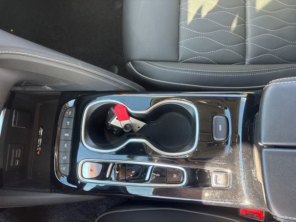 Used 2022 Buick Envision Avenir w/ Technology Package II image 27