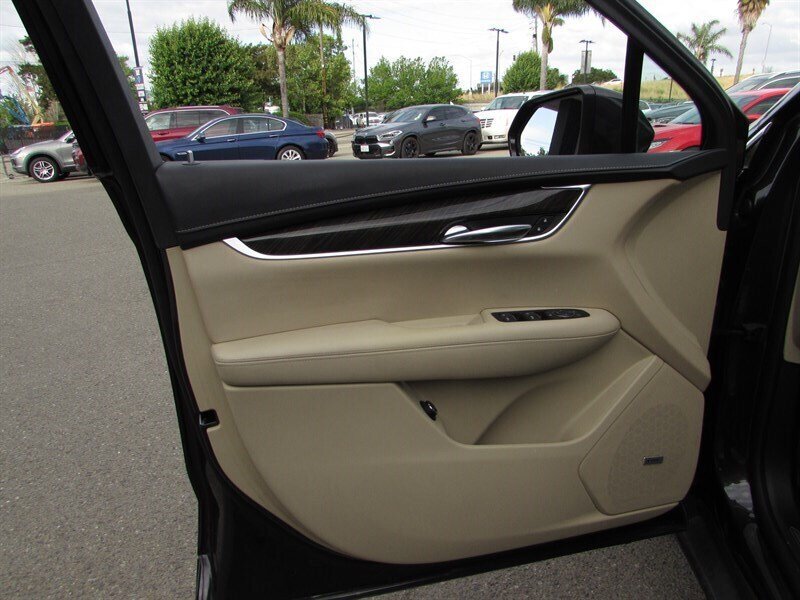 Used 2017 Cadillac XT5 FWD image 8