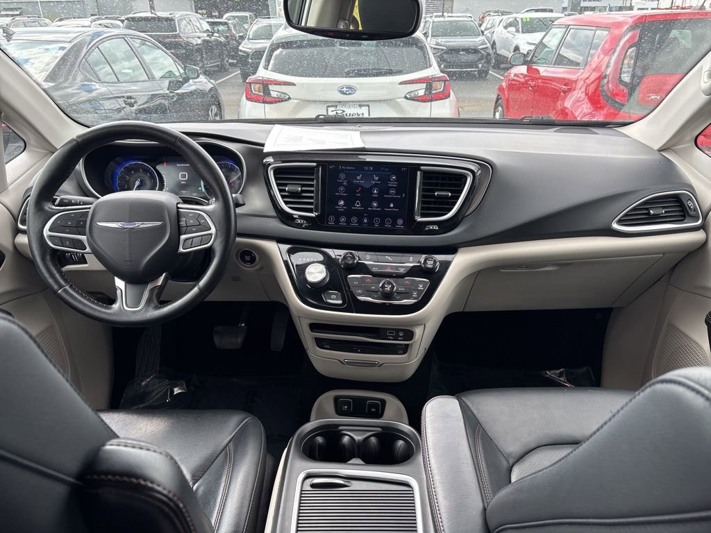 Used 2020 Chrysler Pacifica Touring-L Plus image 14