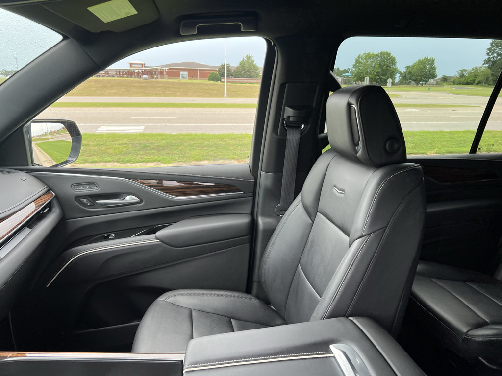 Used 2023 Cadillac Escalade ESV Luxury AWD/4WD image 24