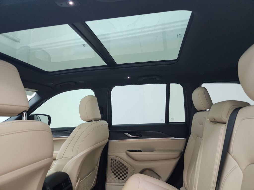 New 2025 Jeep Grand Cherokee Limited image 31