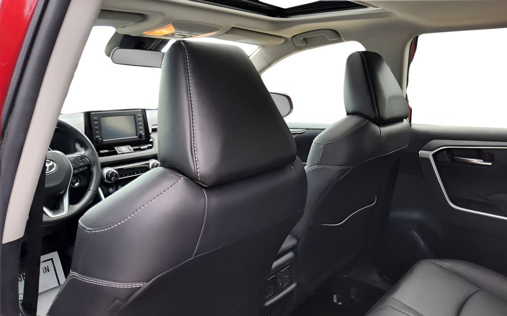 Used 2019 Toyota RAV4 XLE Premium w/ Cold Weather Package AWD/4WD image 29