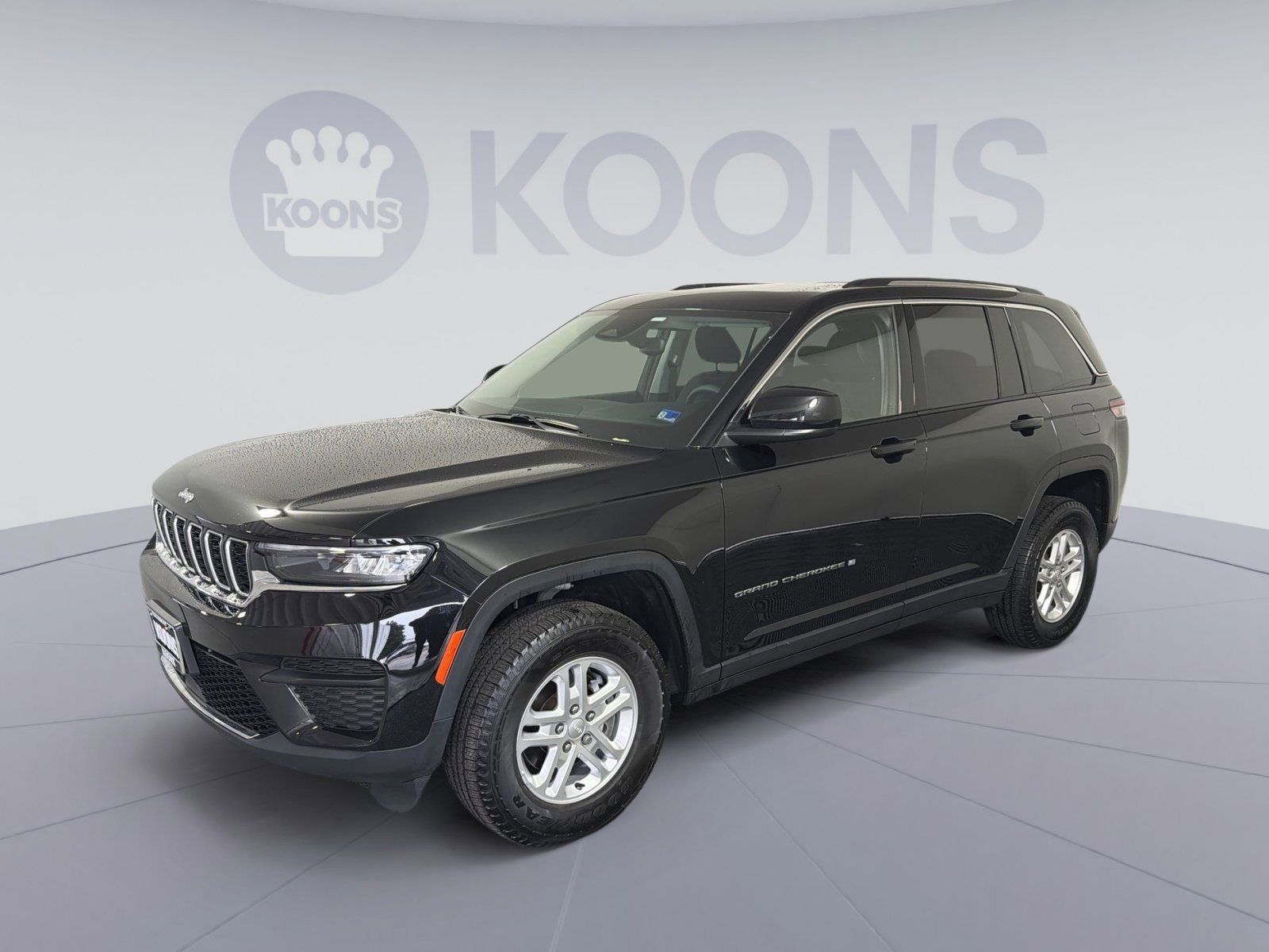 Used 2023 Jeep Grand Cherokee Laredo w/ Luxury Tech Group I