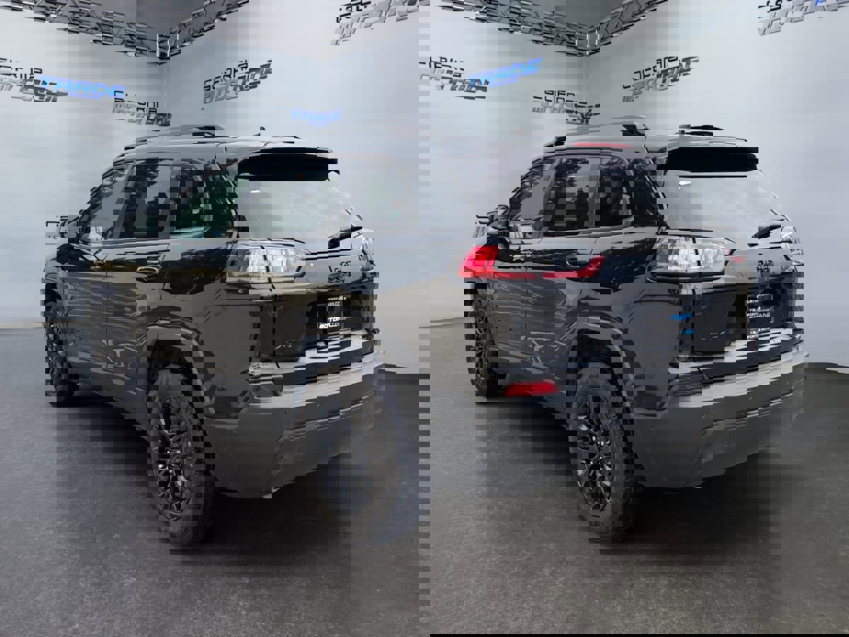 Used 2023 Jeep Cherokee Altitude Lux image 7