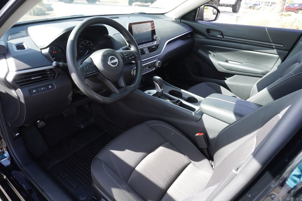 Used 2025 Nissan Altima 2.5 S FWD image 16