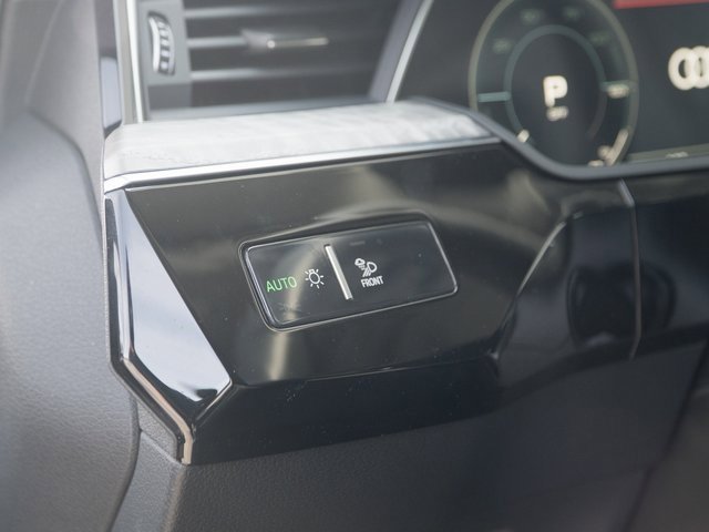 Used 2024 Audi Q8 e-tron Premium Plus w/ Premium Plus Package image 29