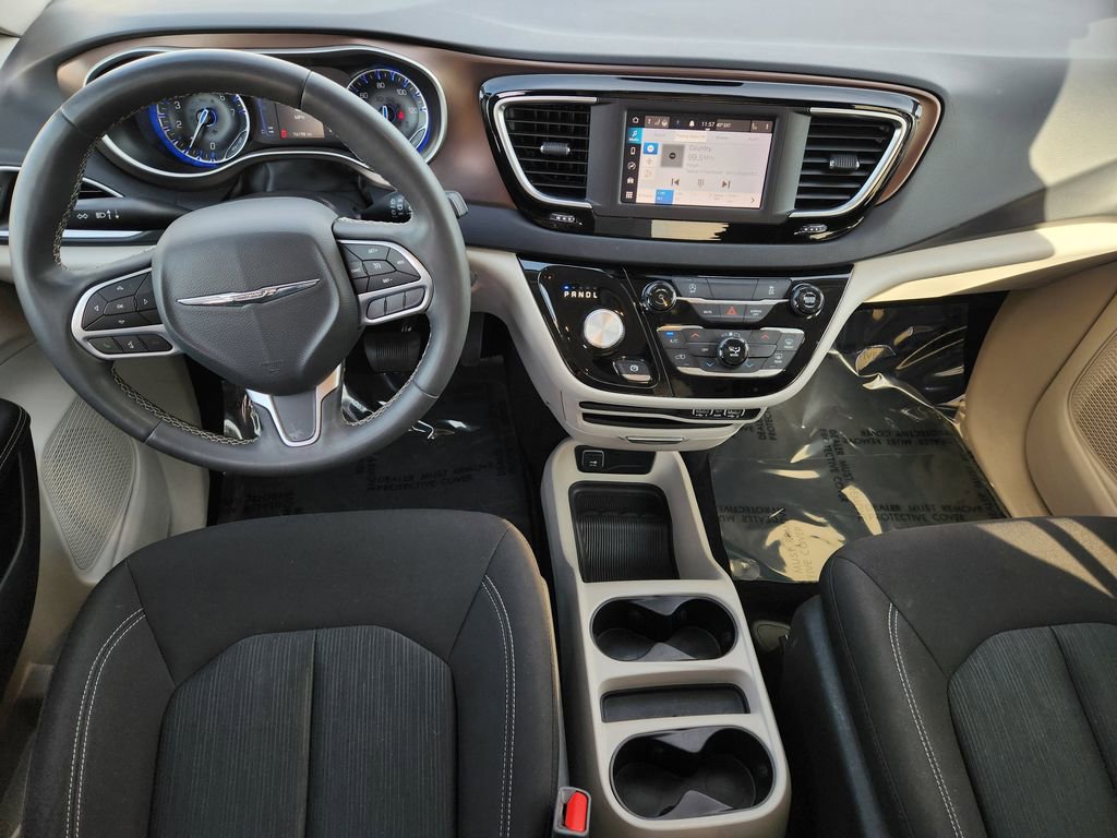 Used 2023 Chrysler Voyager LX image 26