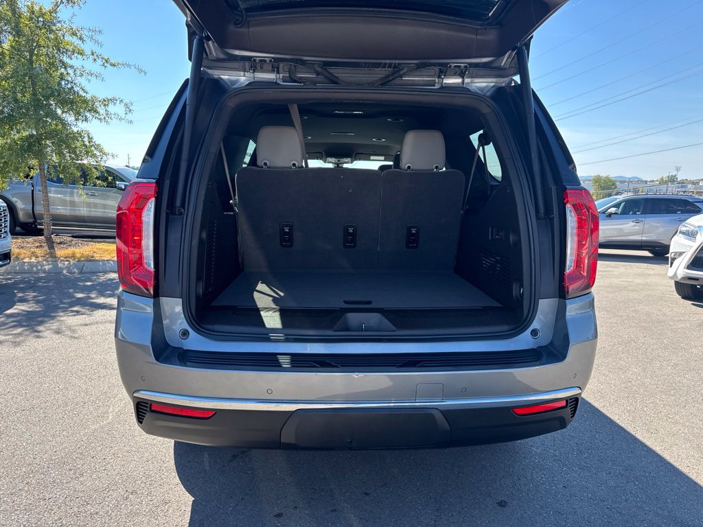 Used 2022 GMC Yukon XL SLT w/ SLT Luxury Package AWD/4WD image 29