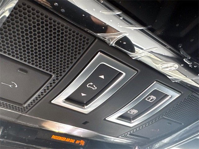 New 2026 Land Rover Range Rover Velar Dynamic SE image 23