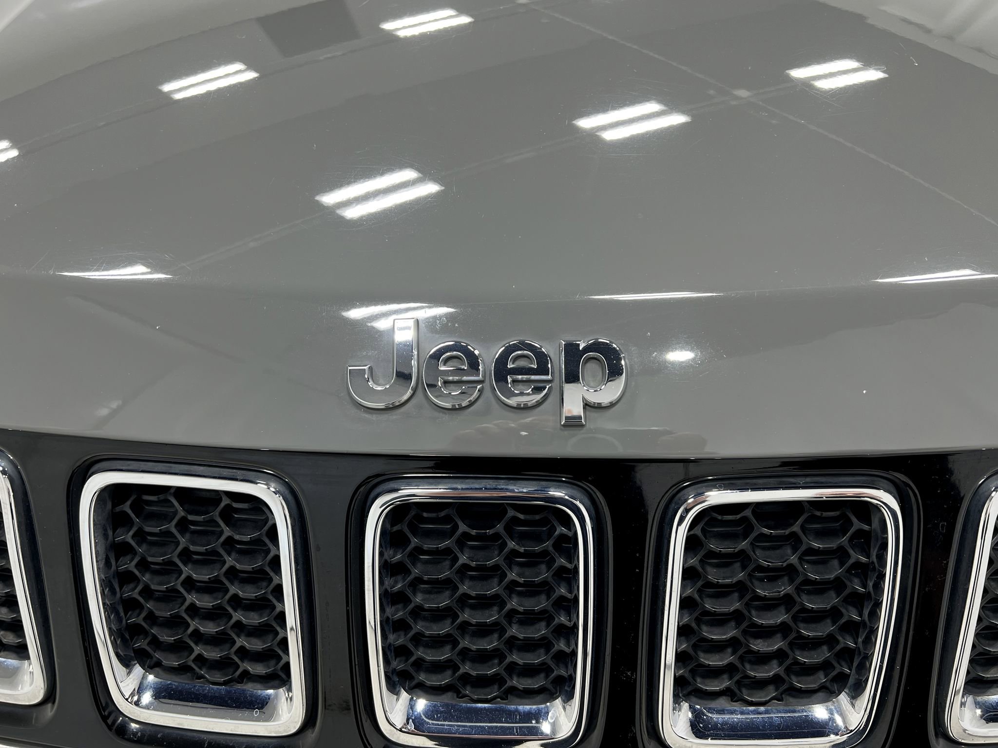 Used 2019 Jeep Compass Limited w/ Safety & Security Group AWD/4WD image 37