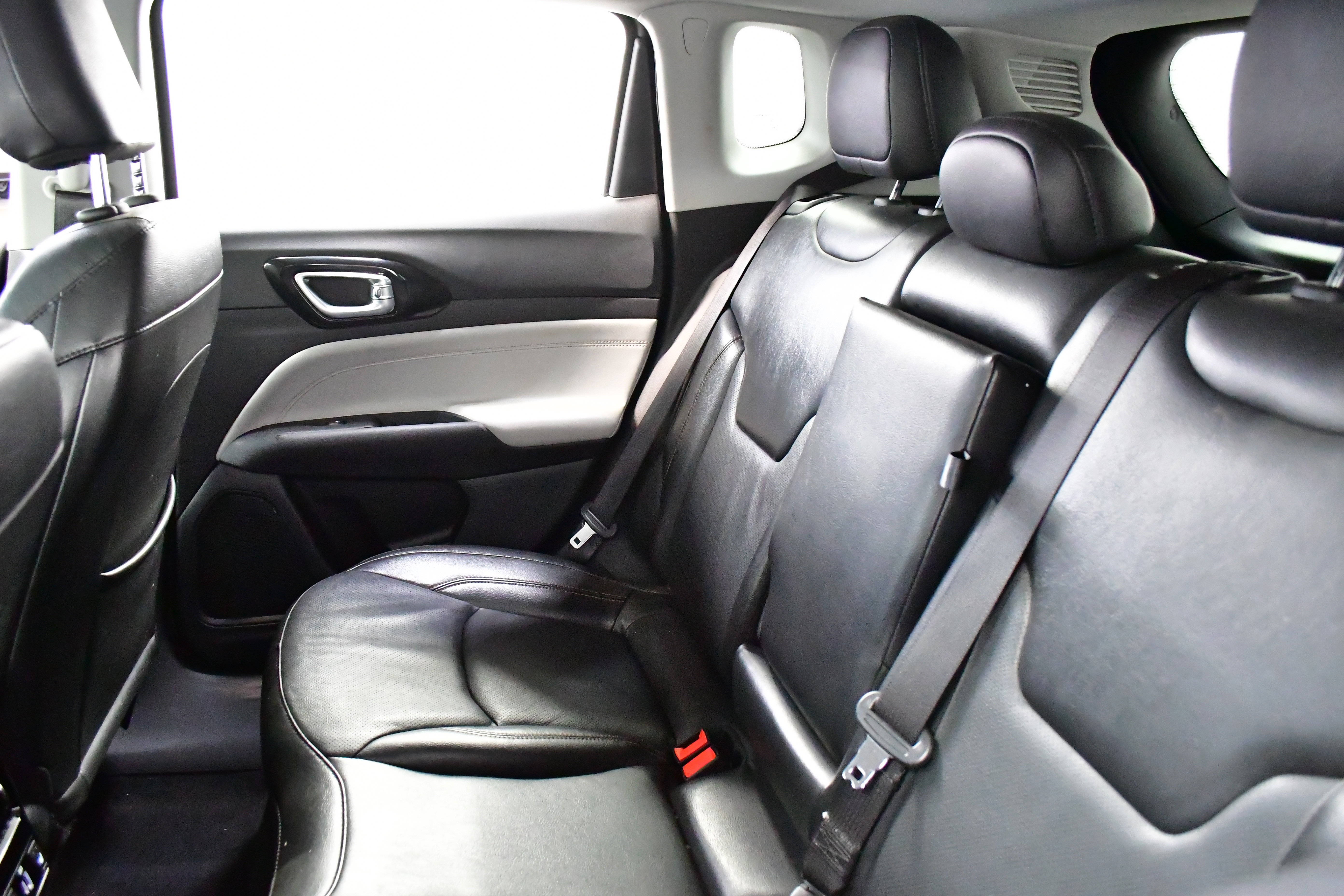 Used 2022 Jeep Compass Limited w/ Elite Group image 14