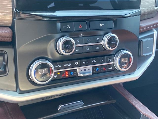 Used 2024 Ford Expedition Limited image 12
