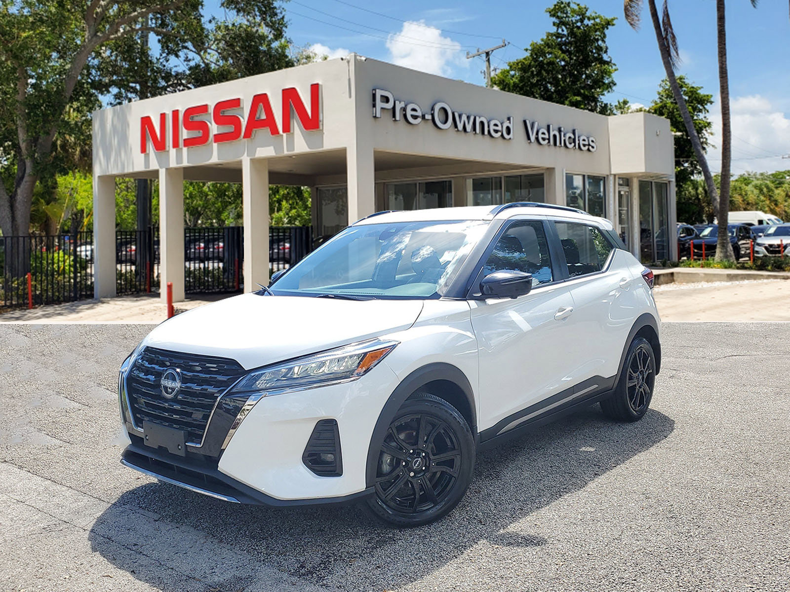 Certified 2023 Nissan Kicks SR image 1