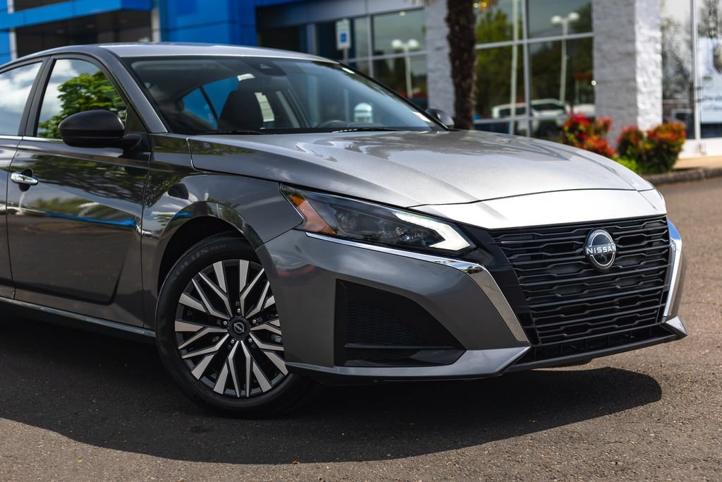 Used 2024 Nissan Altima 2.5 SV FWD image 3