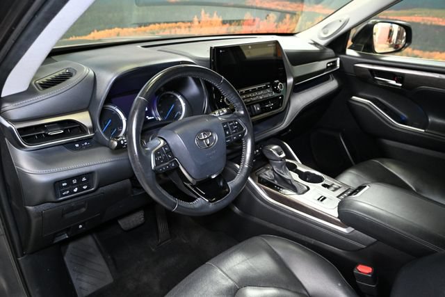 Used 2021 Toyota Highlander Limited AWD/4WD image 22
