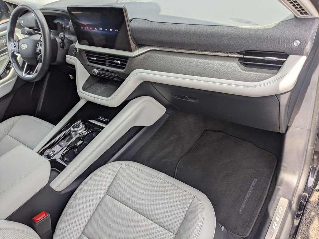 Used 2025 Ford Explorer Platinum w/ Ultimate Package AWD/4WD image 25