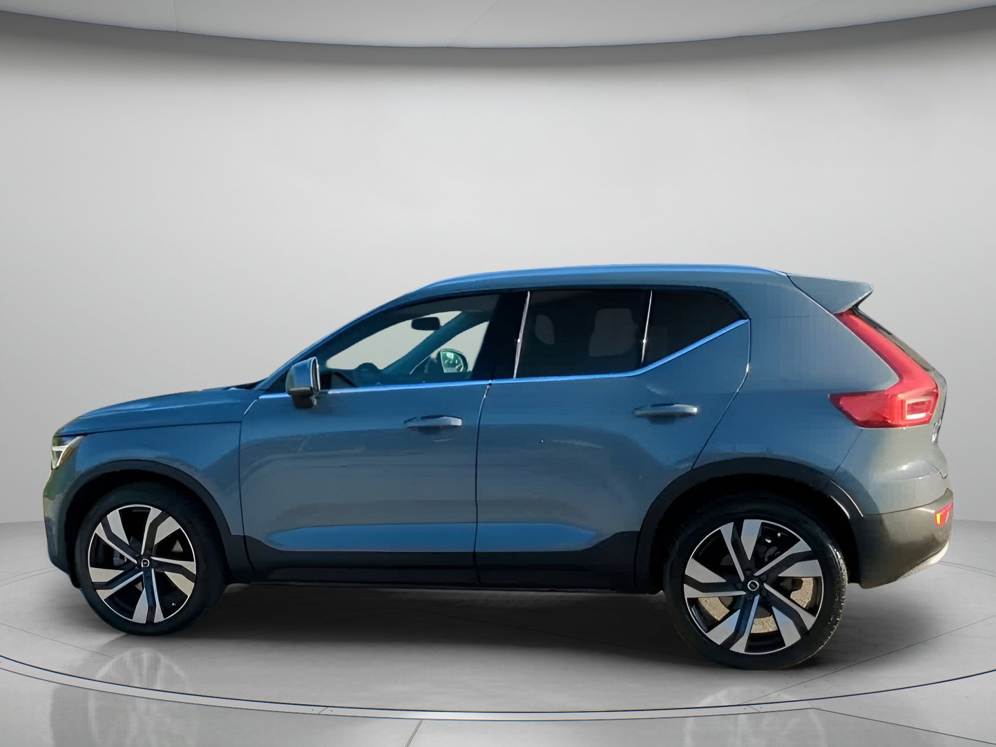 Used 2023 Volvo XC40 B5 Plus w/ Protection Package Premier AWD/4WD image 17