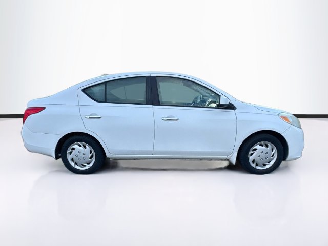 Used 2012 Nissan Versa SV FWD image 8
