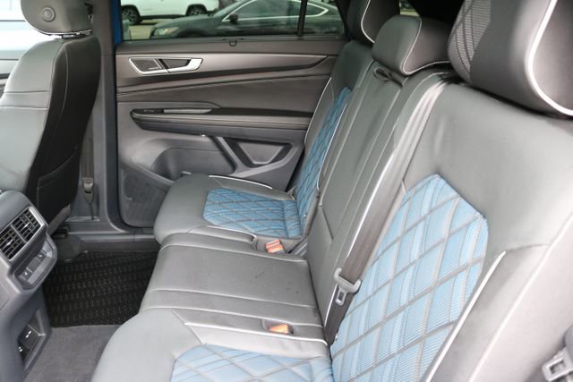 Used 2025 Volkswagen Atlas Cross Sport SEL Premium R-Line image 14