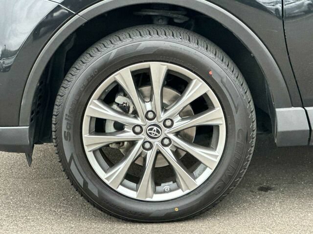 Used 2018 Toyota RAV4 Limited AWD/4WD image 33