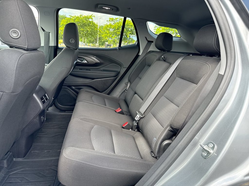 Used 2024 GMC Terrain SLE w/ Driver Convenience Package FWD image 23