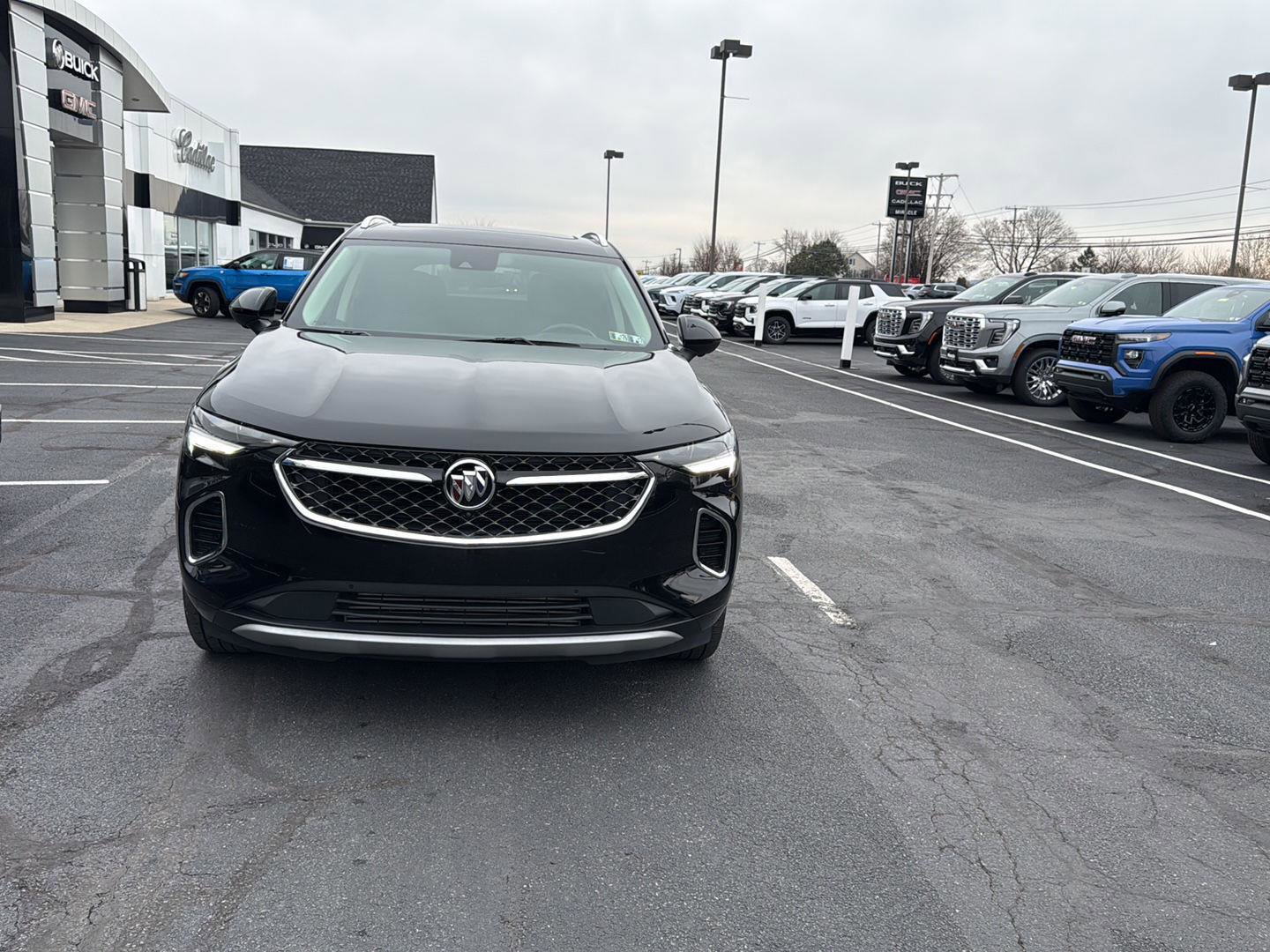 Used 2023 Buick Envision Avenir image 2