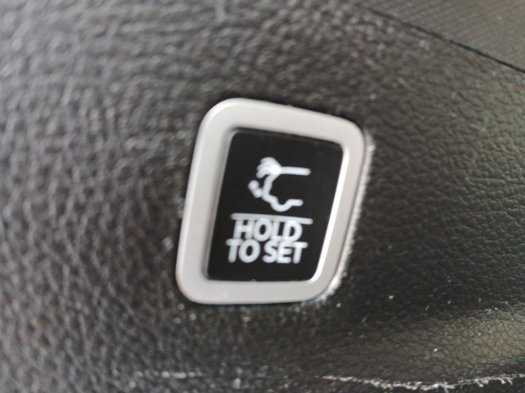 Used 2024 Jeep Wagoneer L Base image 32