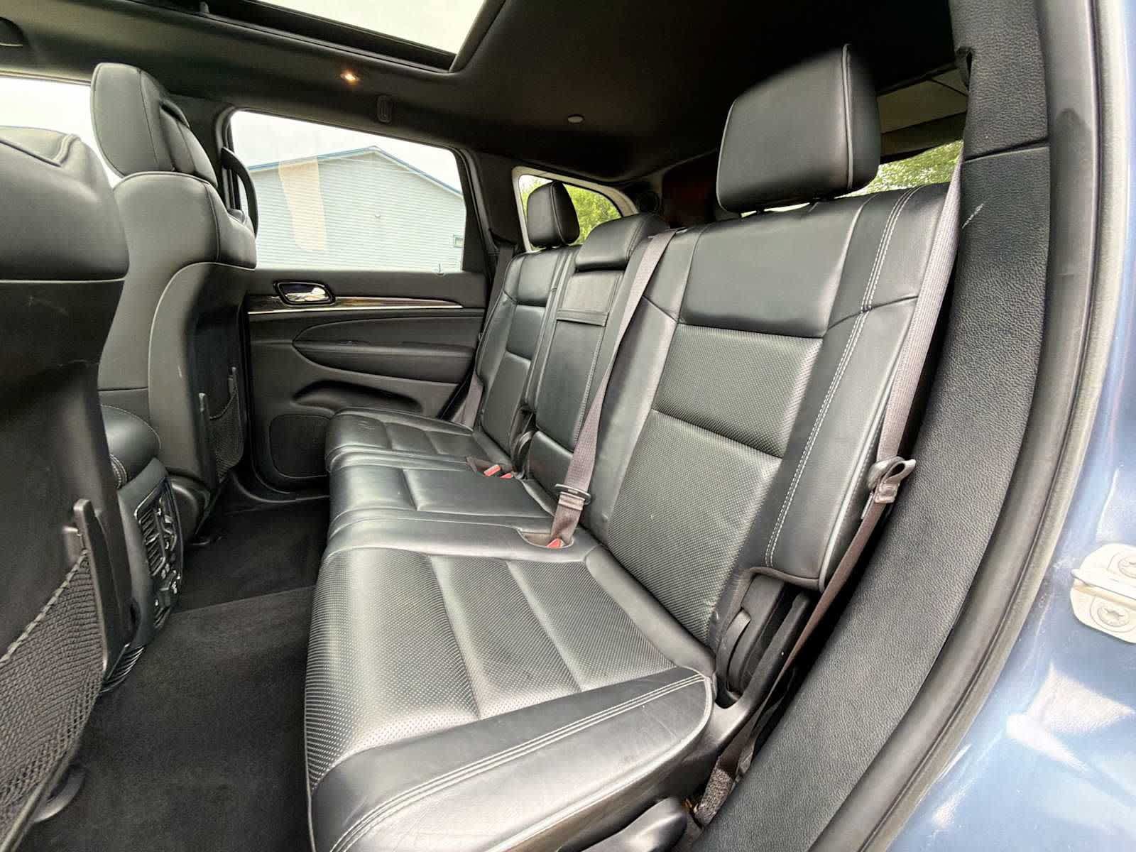 Used 2020 Jeep Grand Cherokee Overland AWD/4WD image 17