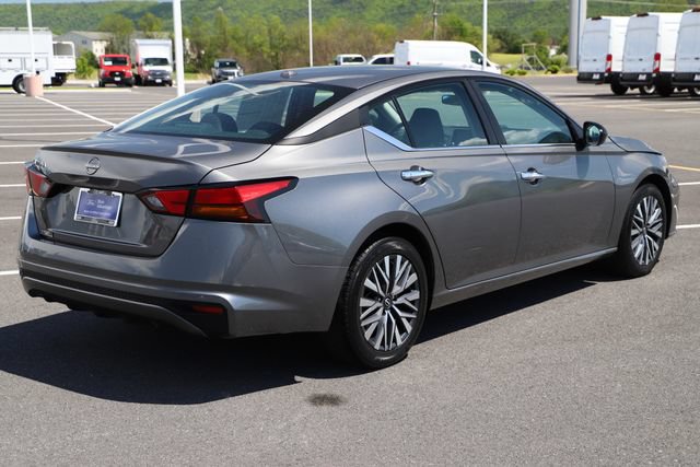 Used 2025 Nissan Altima 2.5 SV FWD image 6