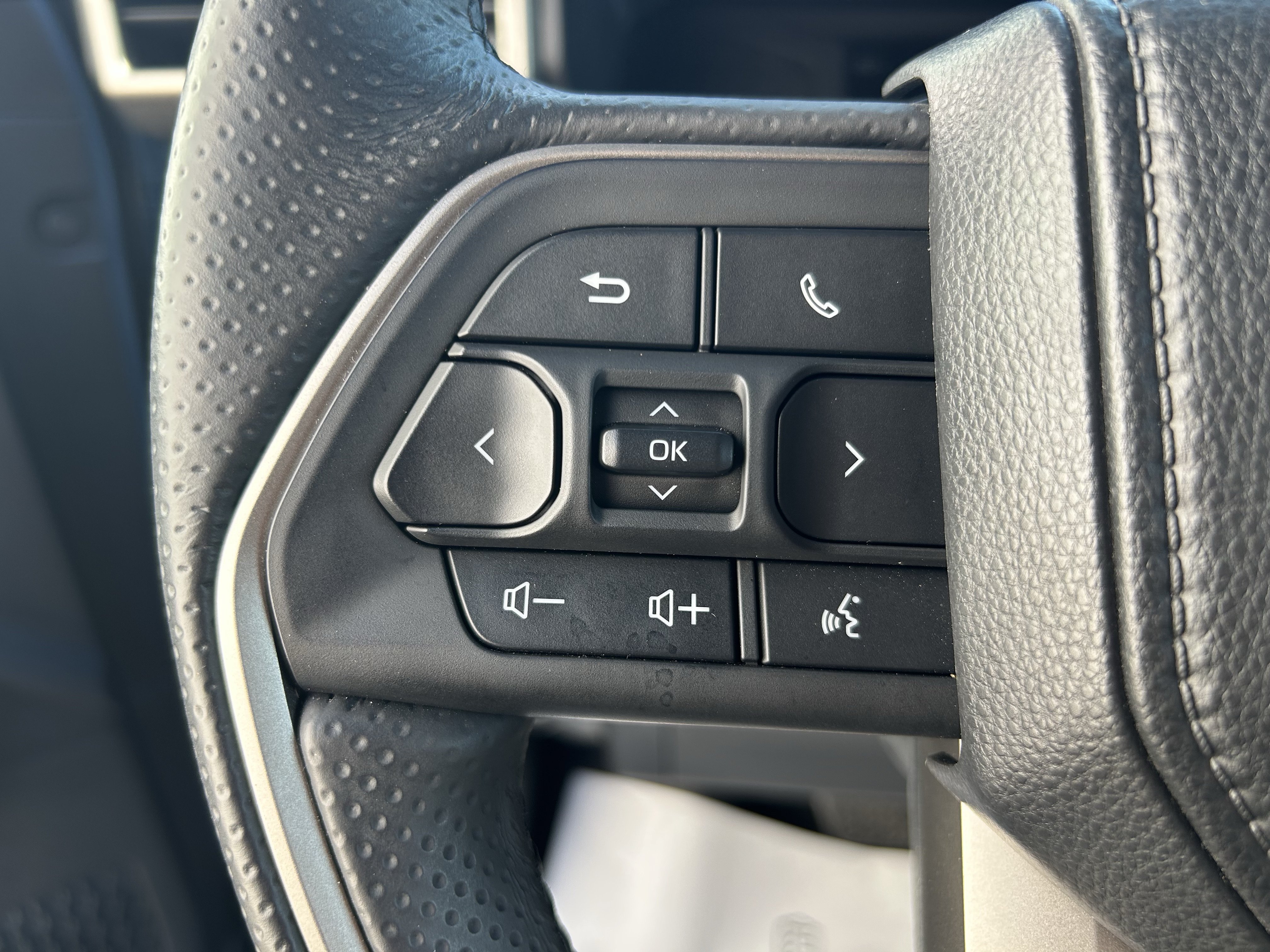 Certified 2025 Toyota 4Runner SR5 AWD/4WD image 23