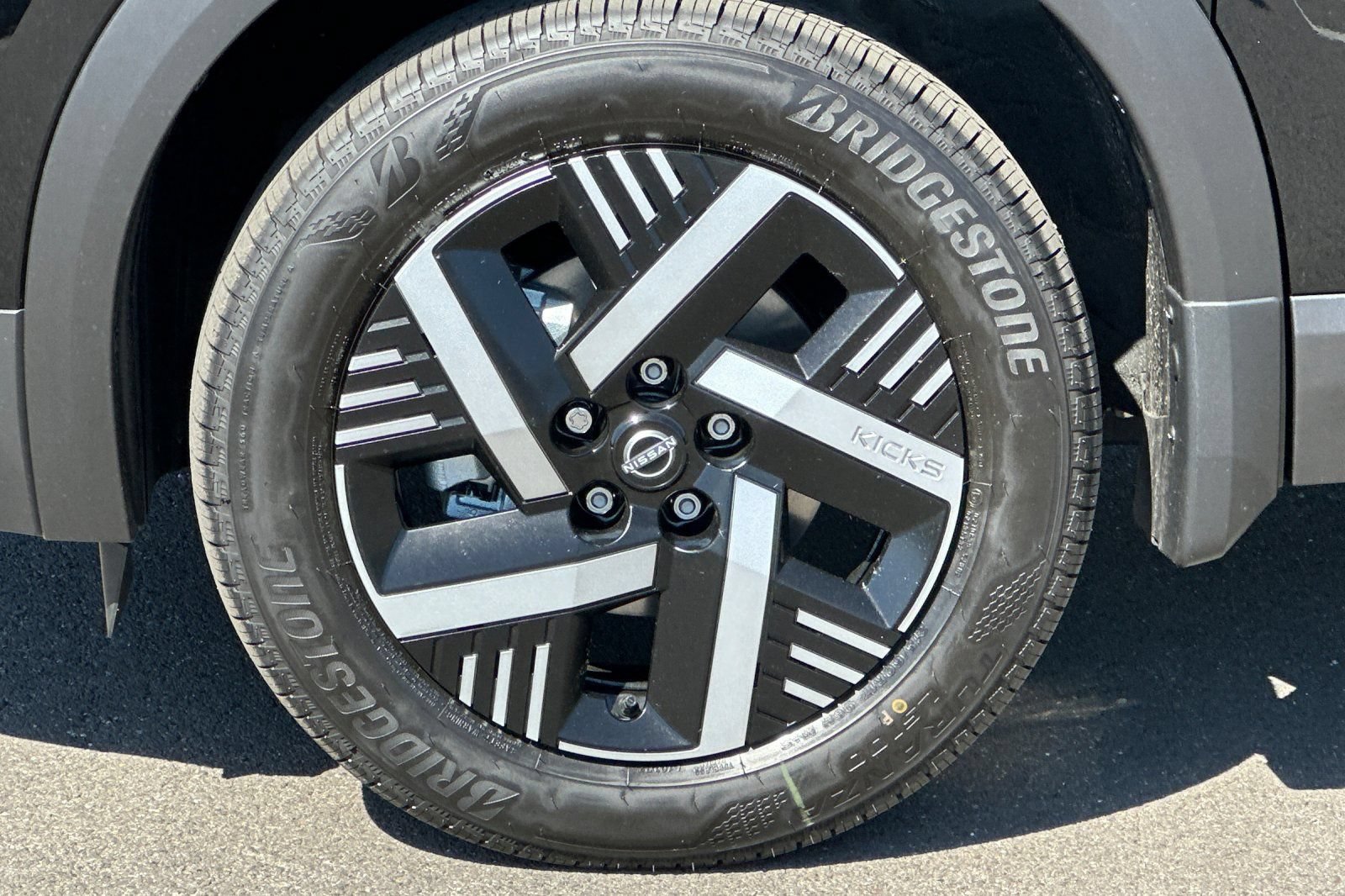 New 2026 Nissan Kicks SV w/ SV Premium Package FWD image 32
