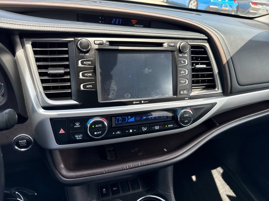 Used 2015 Toyota Highlander XLE FWD image 17