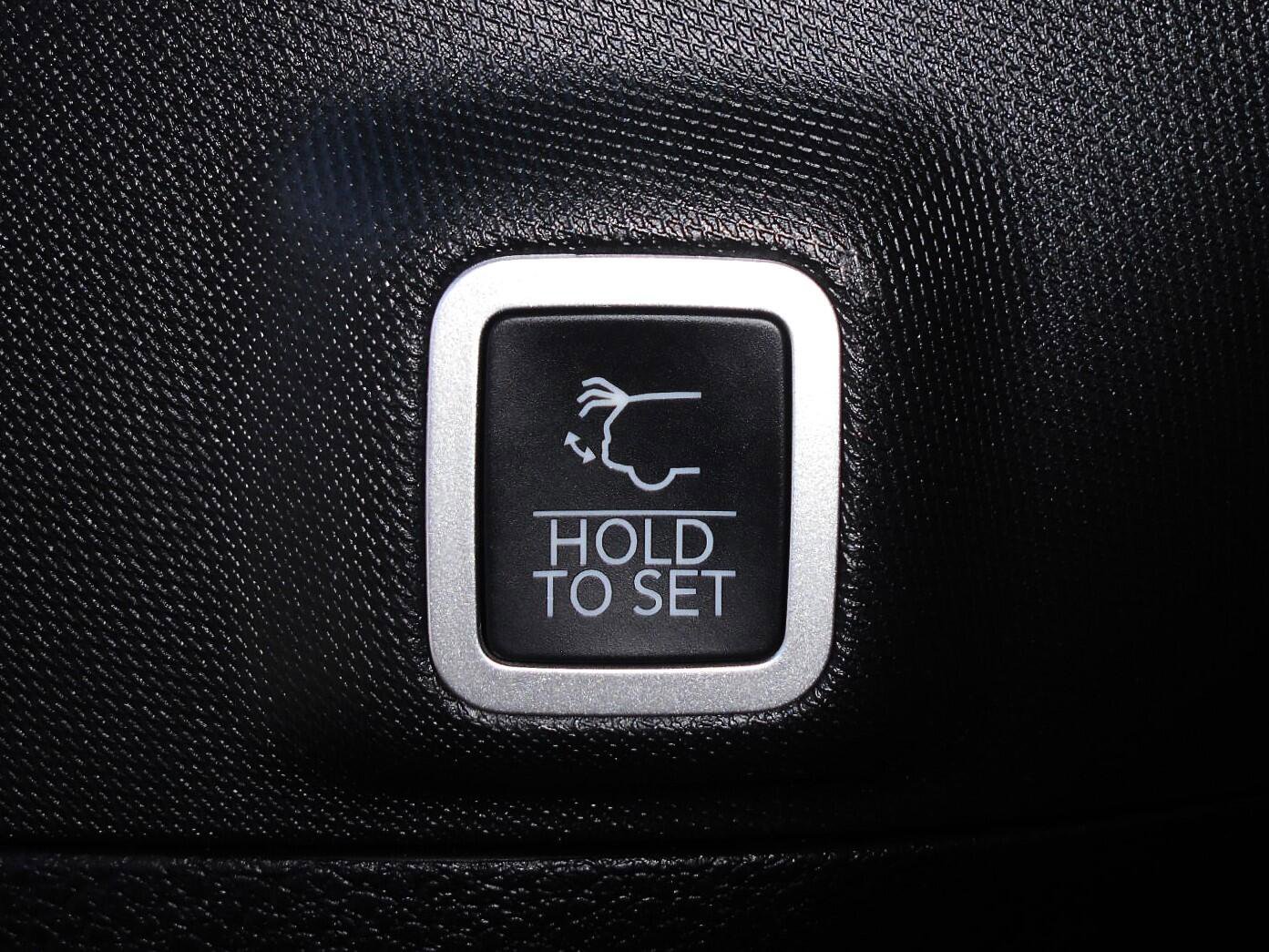 Certified 2024 Jeep Grand Cherokee Limited w/ Luxury Tech Group II AWD/4WD image 21