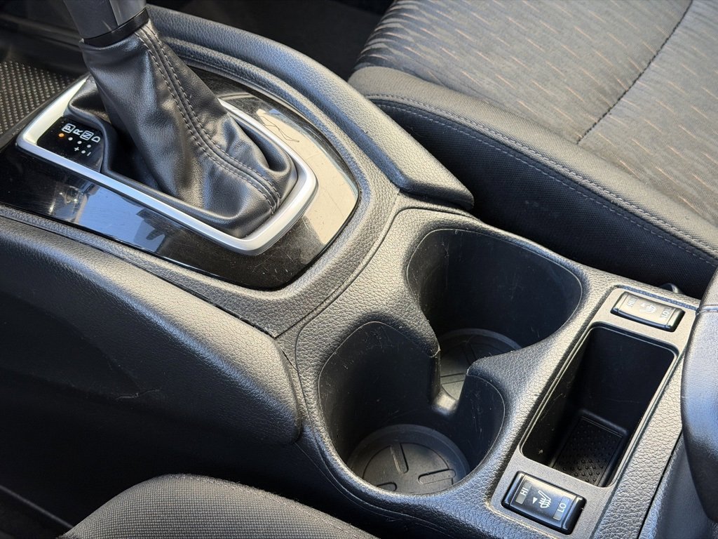 Used 2020 Nissan Rogue SV image 16