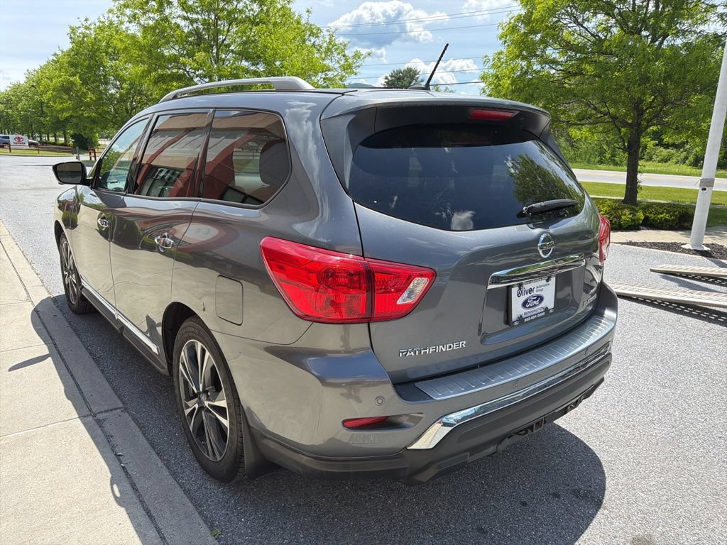 Used 2017 Nissan Pathfinder Platinum w/ Family Entertainment Package AWD/4WD image 5