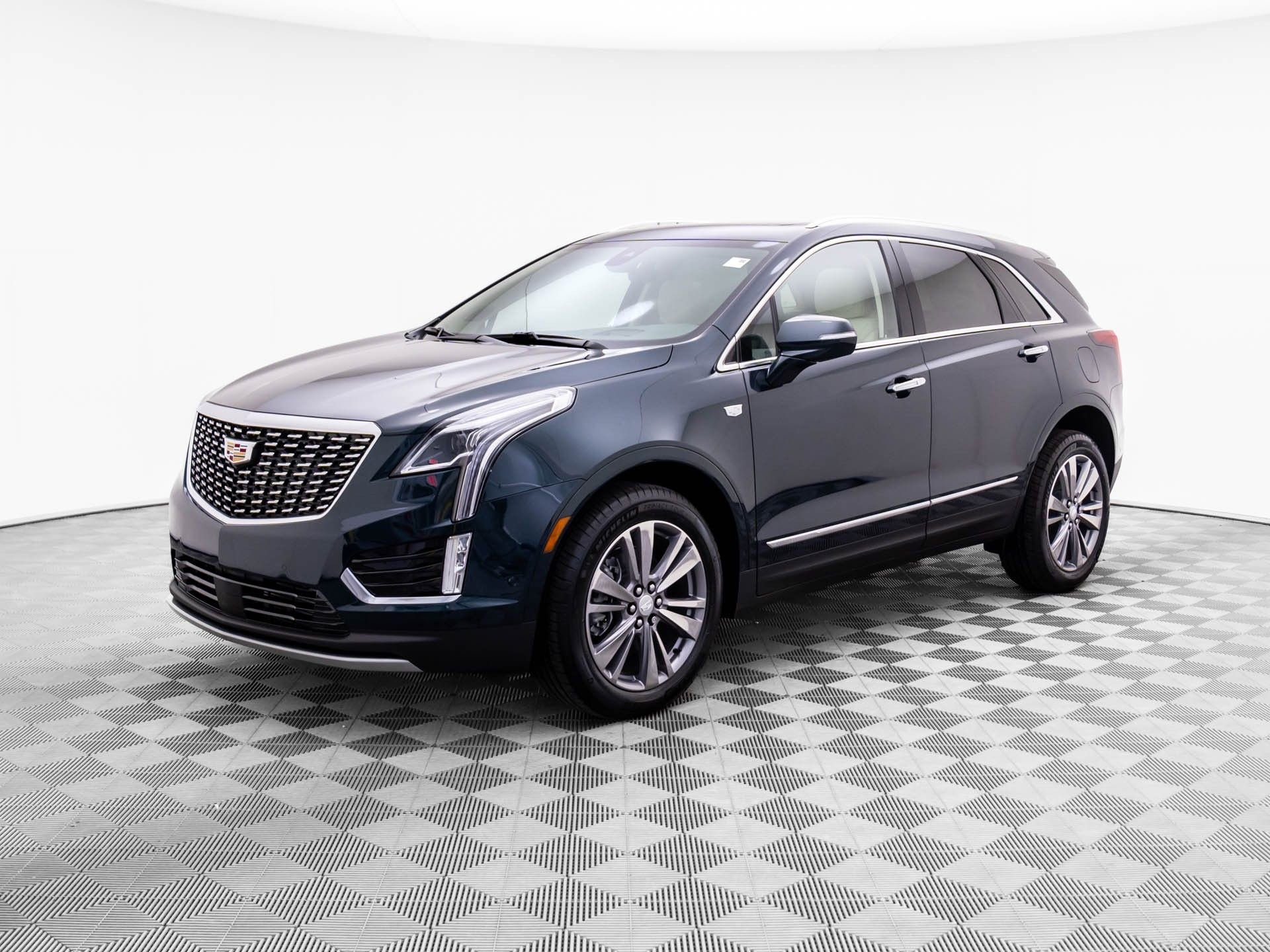 New 2026 Cadillac XT5 Premium Luxury w/ Driver Assist Package image 3
