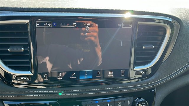 New 2025 Chrysler Pacifica Select image 24