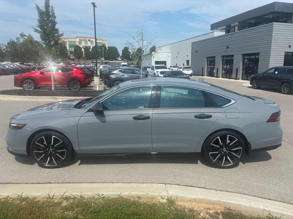 Used 2025 Honda Accord Touring image 3