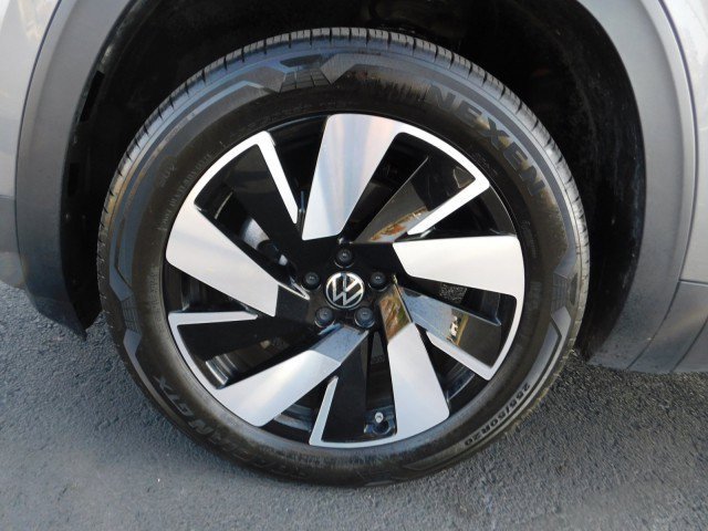 Used 2025 Volkswagen Atlas Cross Sport SE image 12