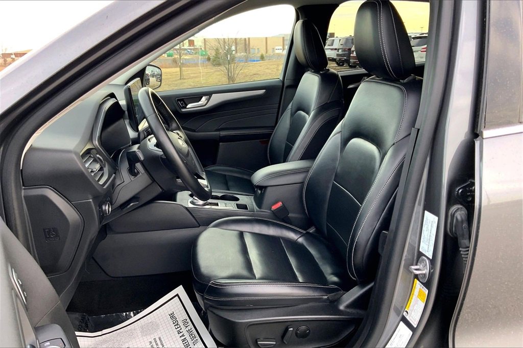 Used 2023 Ford Escape Platinum image 9