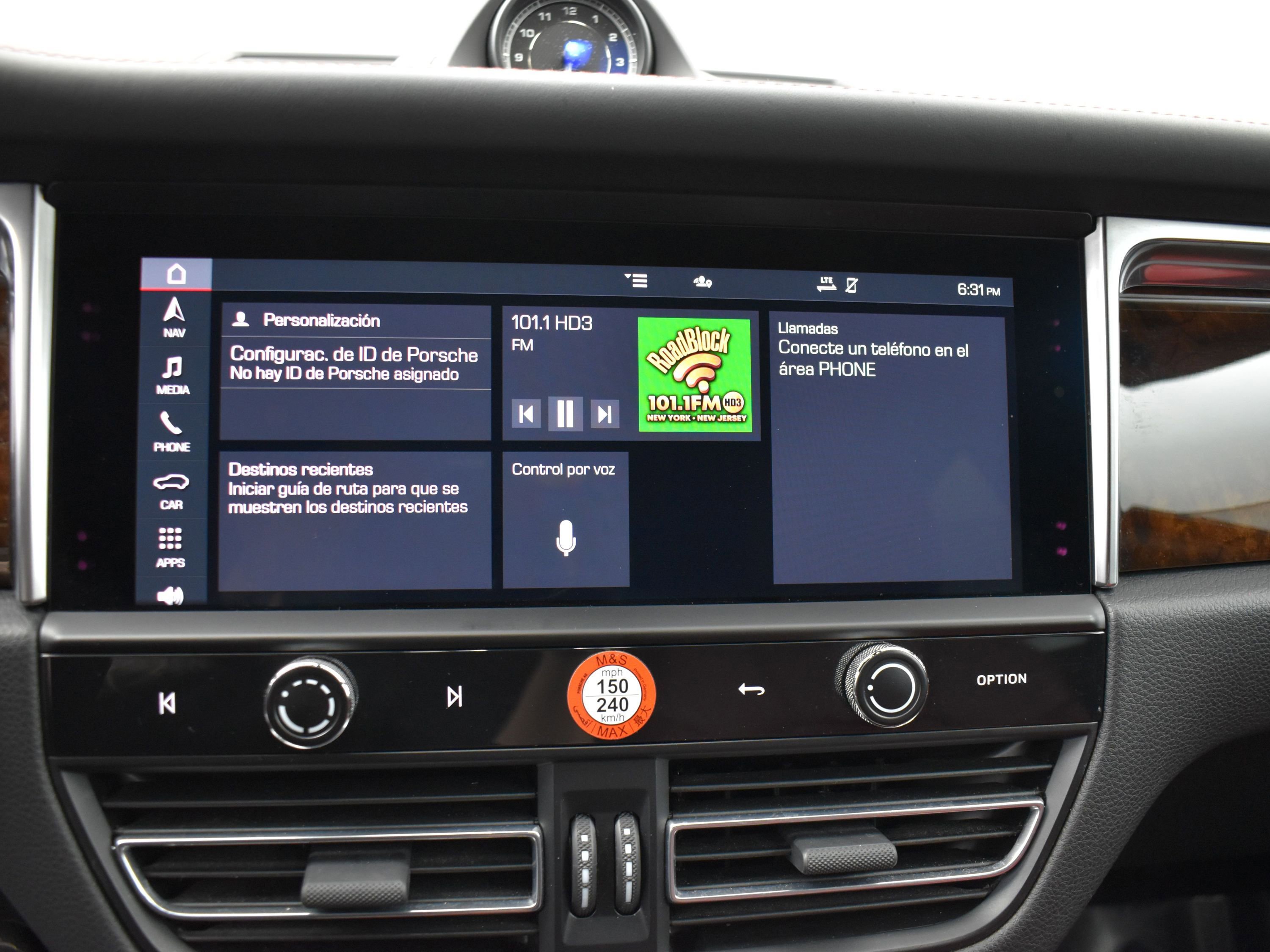 Used 2022 Porsche Macan AWD/4WD image 8