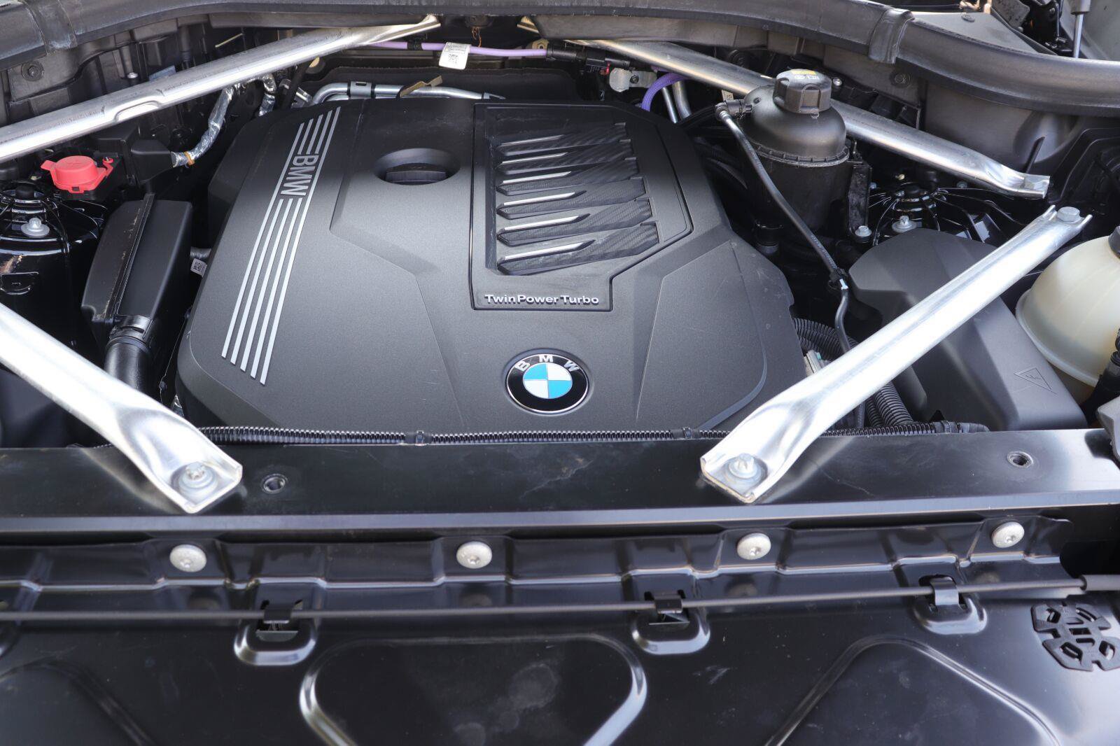 Used 2023 BMW X6 xDrive40i w/ M Sport Package AWD/4WD image 40