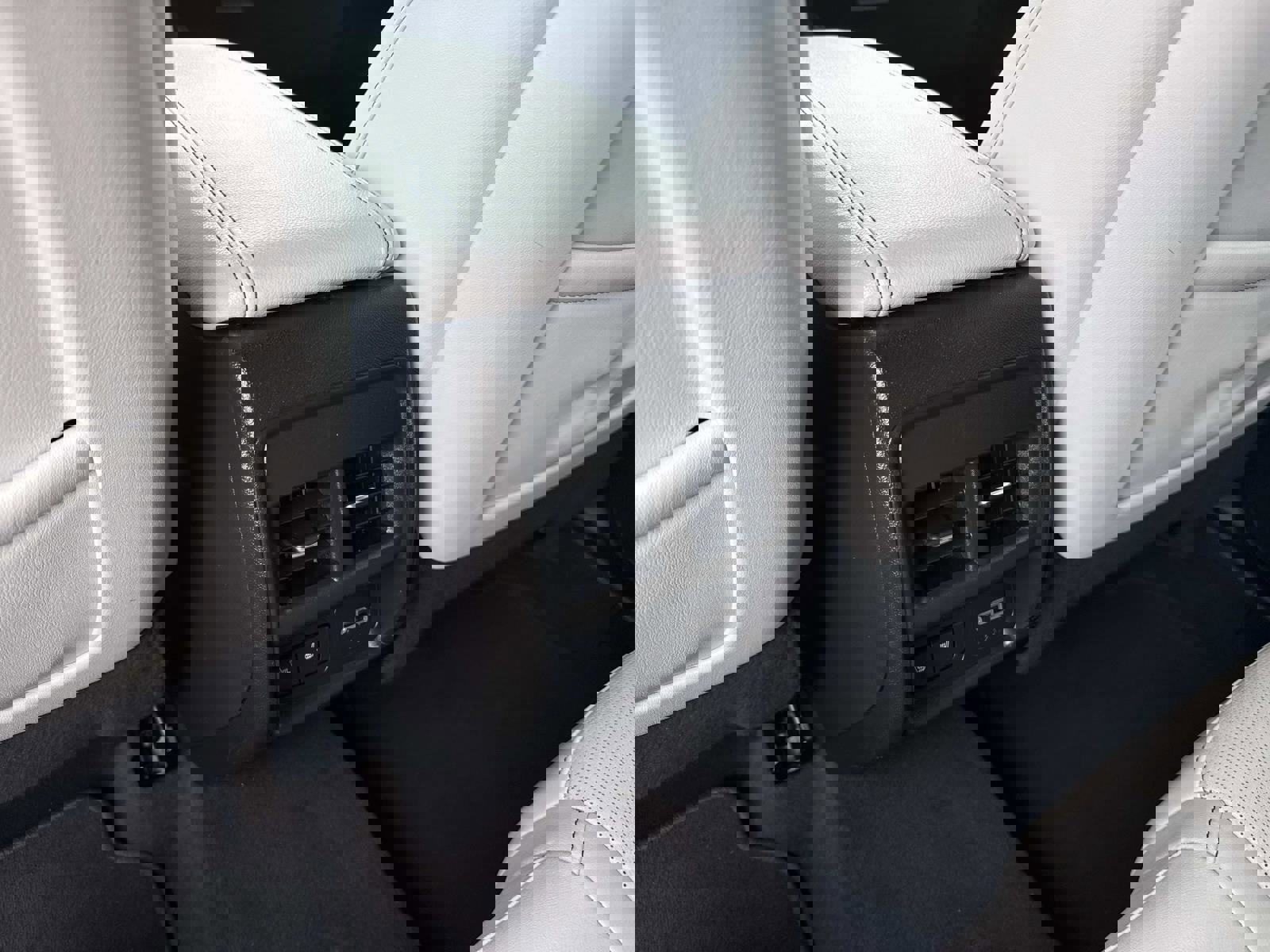 Certified 2024 Cadillac XT4 Sport image 17