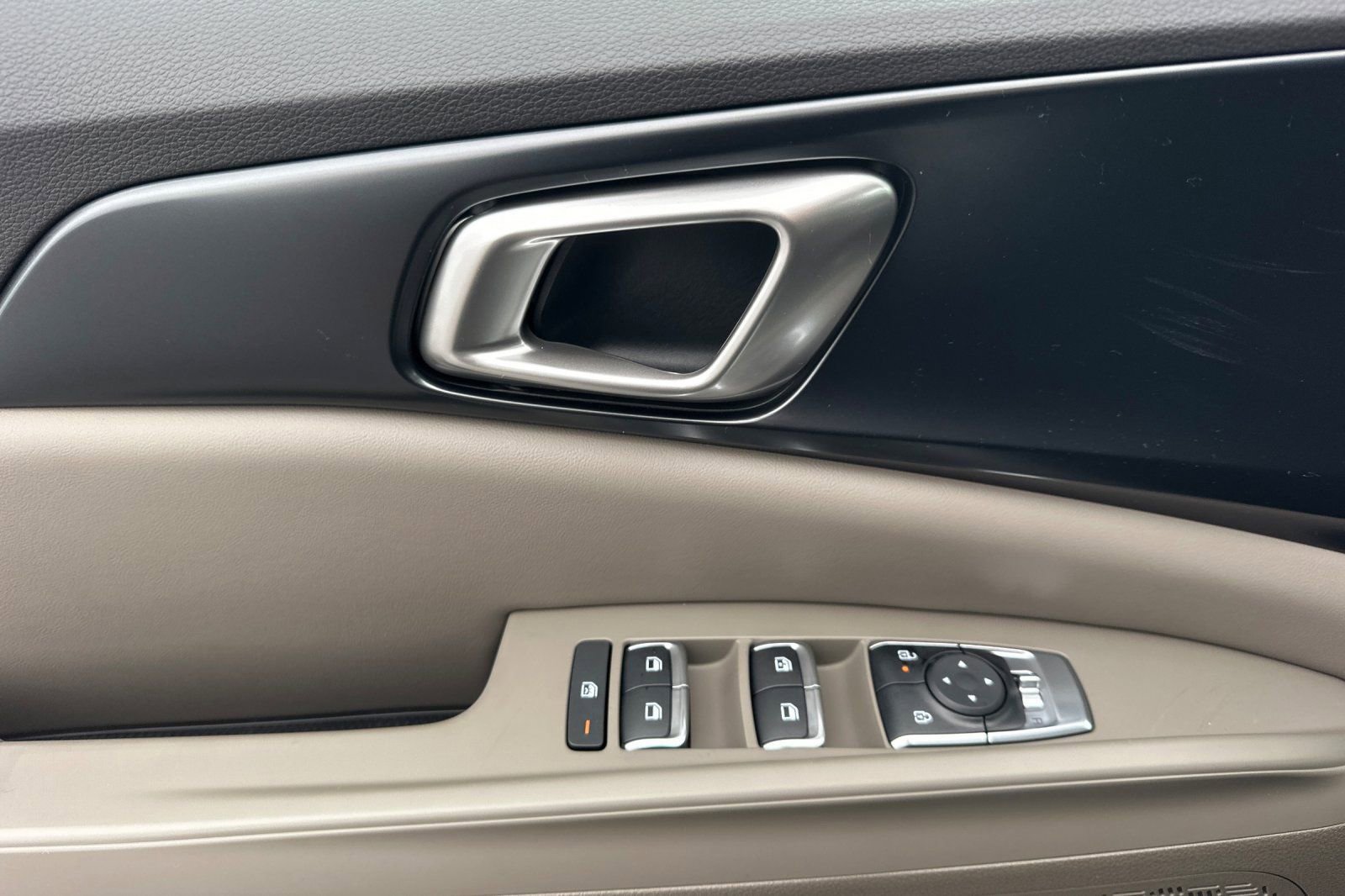 New 2026 Kia Carnival LXS FWD image 11