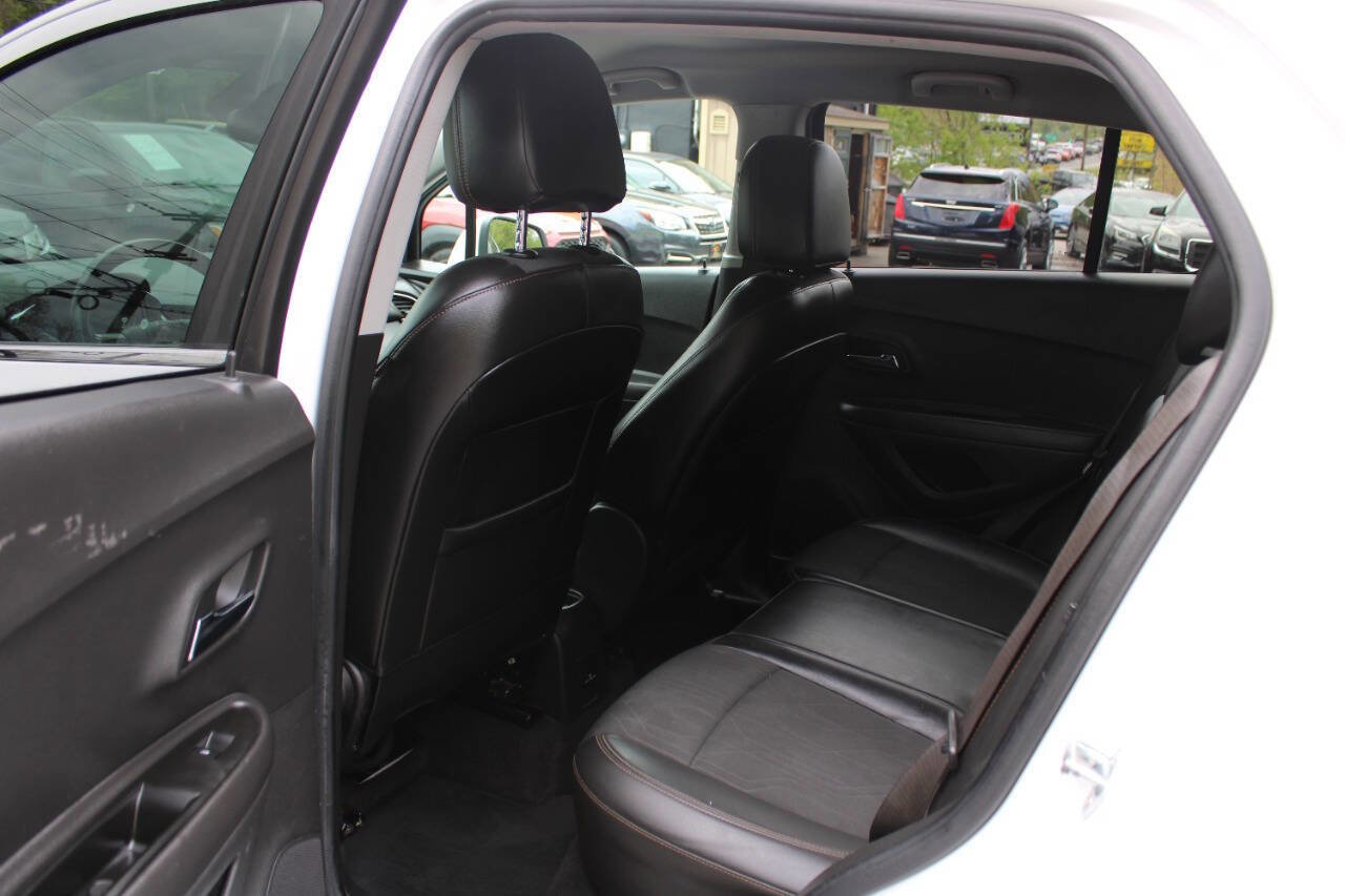 Used 2019 Chevrolet Trax LT w/ LT Convenience Package AWD/4WD image 24