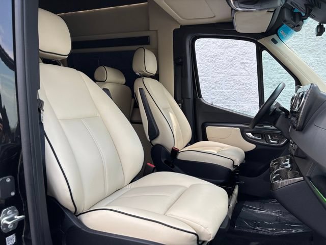 Used 2024 Mercedes-Benz Sprinter 3500 image 21