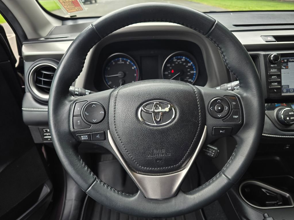 Used 2017 Toyota RAV4 XLE AWD/4WD image 29