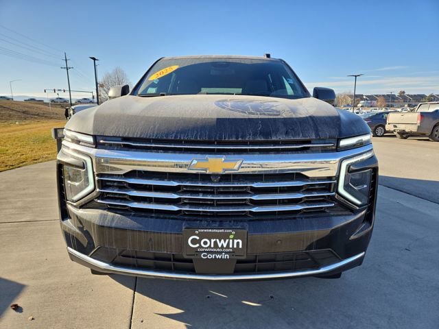 Used 2025 Chevrolet Suburban LT image 4